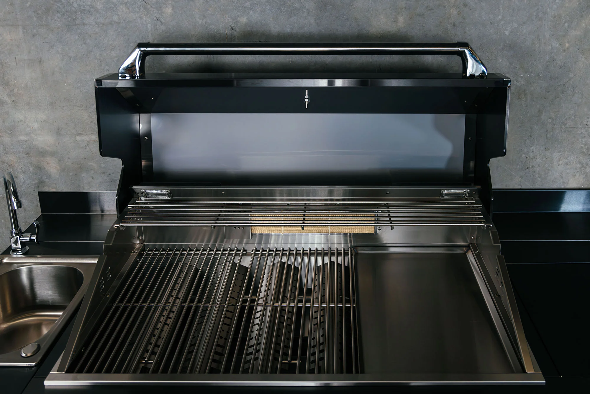Bull BBQ Black Edition 8-Burner Outdoor Kitchen With Sink & Rotisserie – #304 Premium Stainless Steel - Image 10