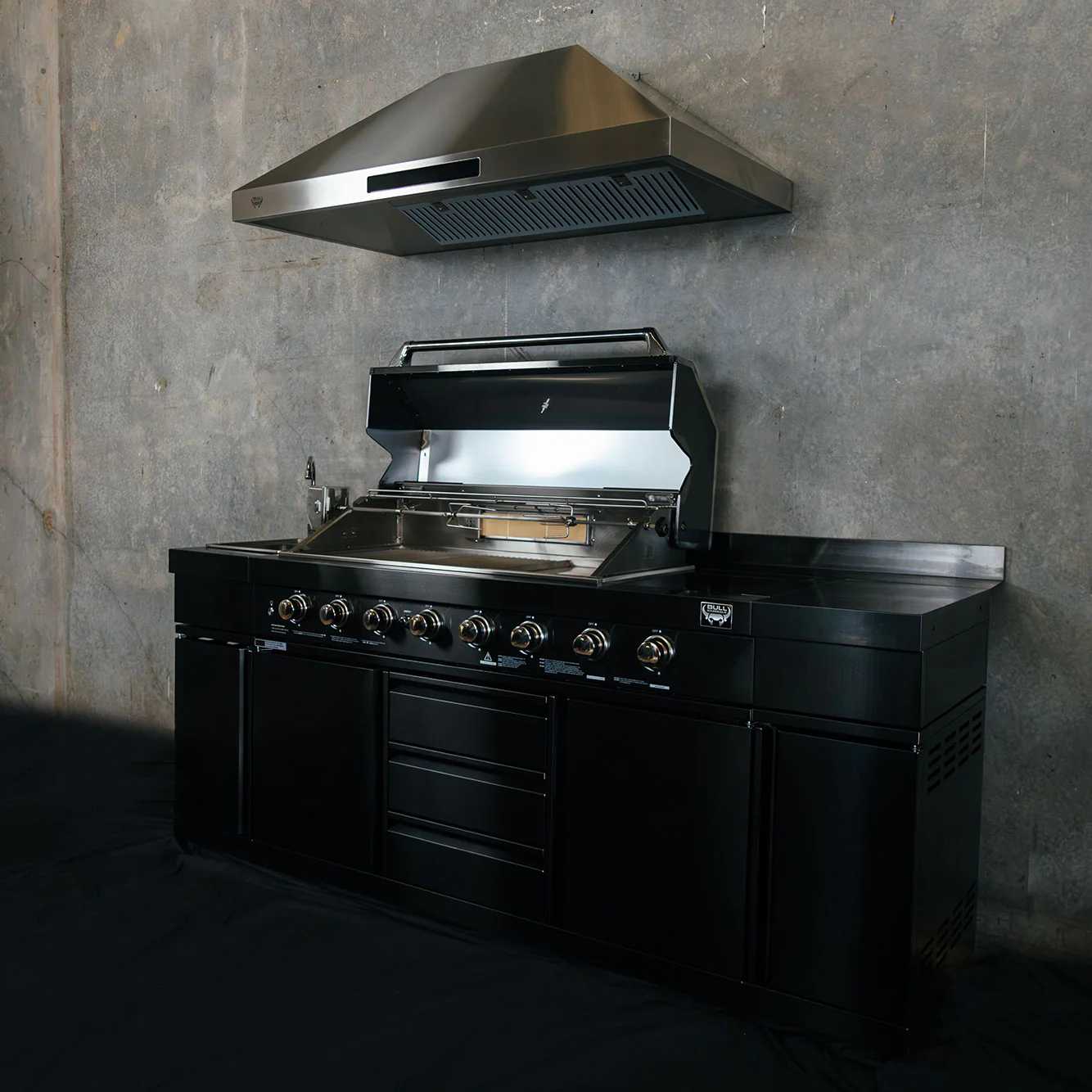 Bull BBQ Black Edition 8-Burner Outdoor Kitchen With Sink & Rotisserie – #304 Premium Stainless Steel - Image 4