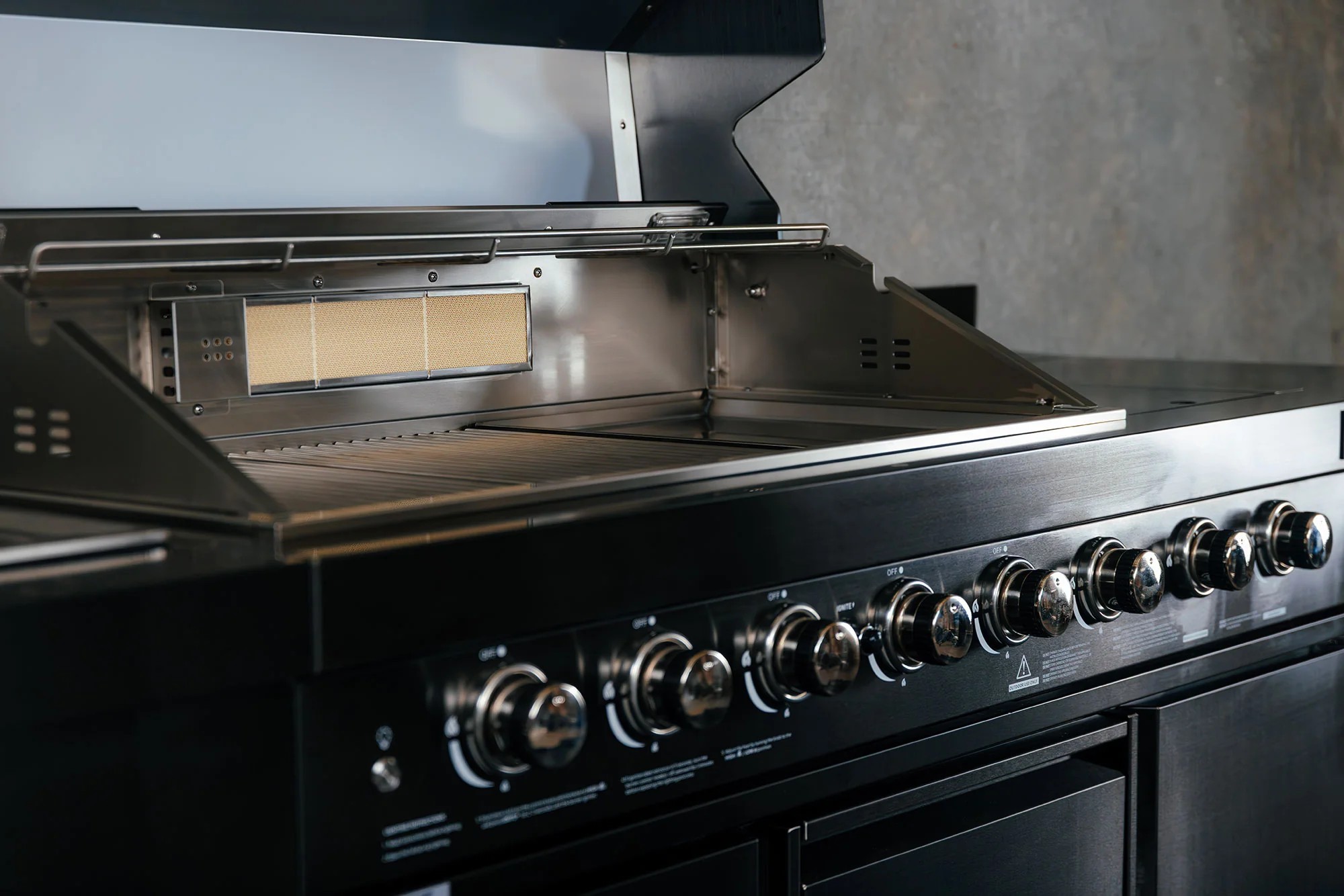 Bull BBQ Black Edition 8-Burner Outdoor Kitchen With Sink & Rotisserie – #304 Premium Stainless Steel - Image 5