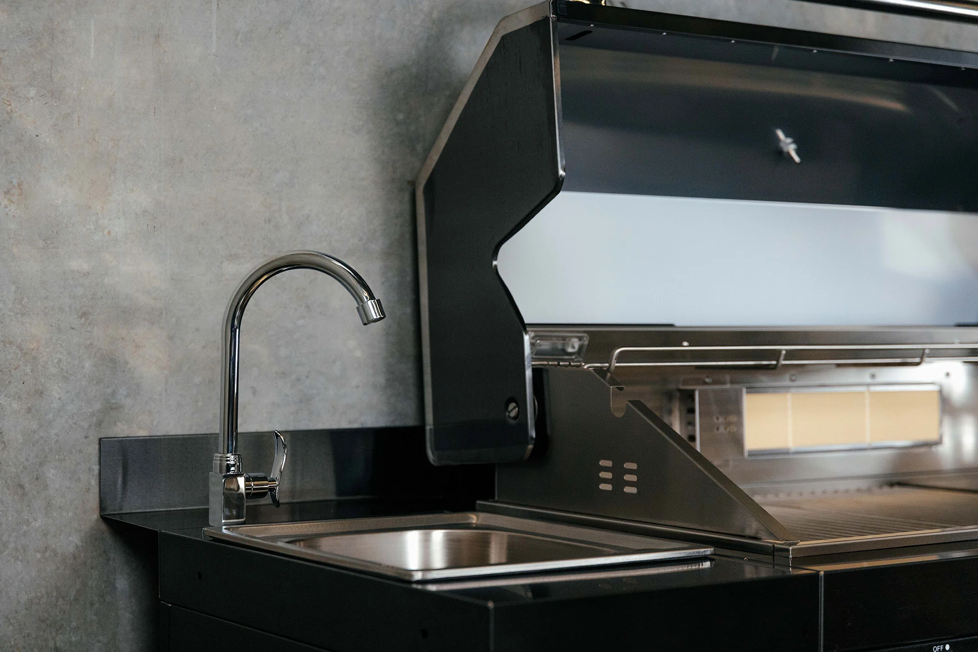 Bull BBQ Black Edition 8-Burner Outdoor Kitchen With Sink & Rotisserie – #304 Premium Stainless Steel - Image 6